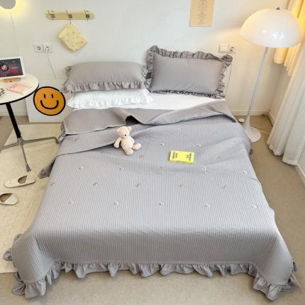 91家纺网 家纺一手货源 找家纺 漫调ins风韩版荷叶边水洗全棉绗缝刺绣夏被床盖三件套泰迪-灰