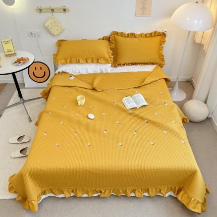 91家纺网 家纺一手货源 找家纺 漫调ins风韩版荷叶边水洗全棉绗缝刺绣夏被床盖三件套小花姜黄
