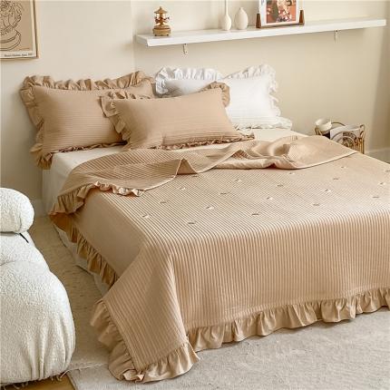 91家纺网 家纺一手货源 找家纺 漫调ins风韩版荷叶边水洗全棉绗缝刺绣夏被床盖三件套牛牛卡其