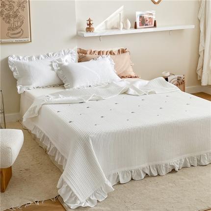 91家纺网 家纺一手货源 找家纺 漫调ins风韩版荷叶边水洗全棉绗缝刺绣夏被床盖三件套泰迪白