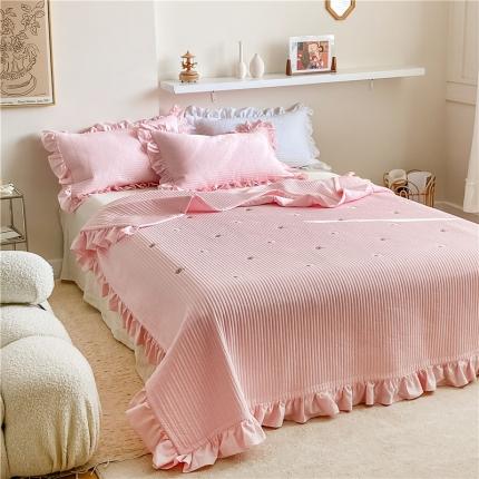 91家纺网 家纺一手货源 找家纺 漫调ins风韩版荷叶边水洗全棉绗缝刺绣夏被/床盖三件套泰迪粉