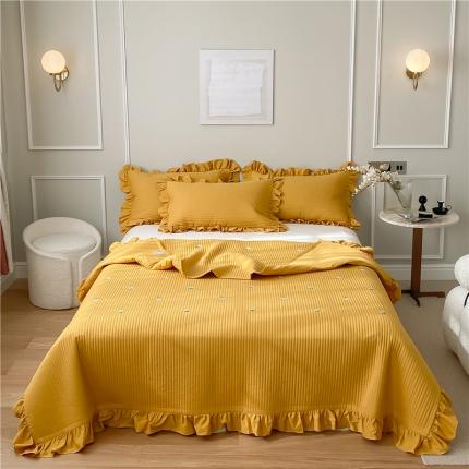 91家纺网 家纺一手货源 找家纺 漫调ins风韩版荷叶边水洗全棉绗缝刺绣夏被床盖三件套小花朵黄