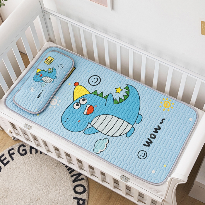 91家纺网 家纺一手货源 找家纺 小芽家居 2024新款儿童乳胶凉席卡通小黄帽恐龙