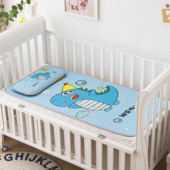 91家纺网 家纺一手货源 找家纺 小芽家居 2024新款儿童乳胶凉席卡通小黄帽恐龙