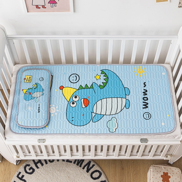 91家纺网 家纺一手货源 找家纺 小芽家居 2024新款儿童乳胶凉席卡通小黄帽恐龙