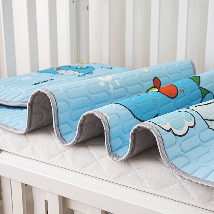 91家纺网 家纺一手货源 找家纺 小芽家居 2024新款儿童乳胶凉席卡通小黄帽恐龙