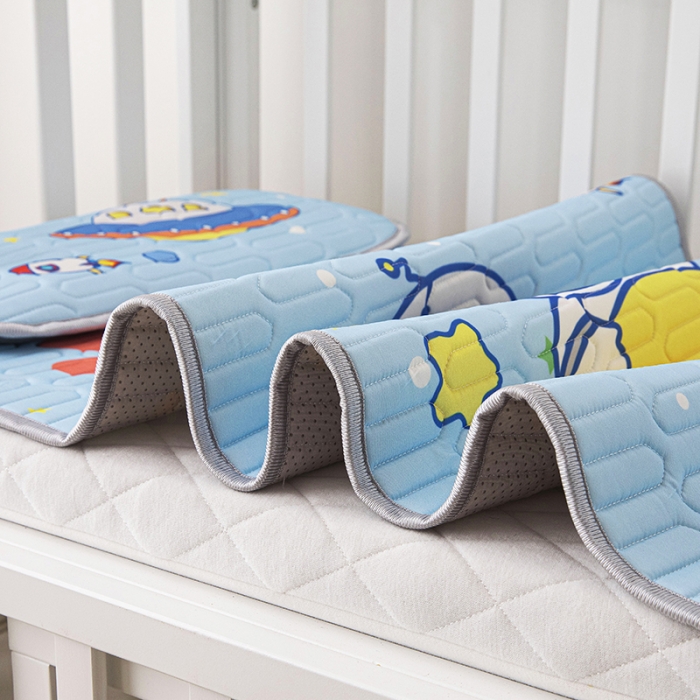 91家纺网 家纺一手货源 找家纺 小芽家居 2024新款儿童乳胶凉席卡通宇宙飞船