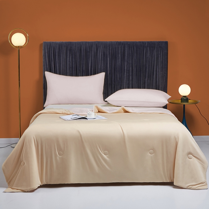 91家纺网 家纺一手货源 找家纺 安哆啦 2022新款A类冰淇淋凉感丝夏被 米黄+桃粉色