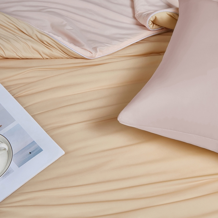 91家纺网 家纺一手货源 找家纺 安哆啦 2022新款A类冰淇淋凉感丝夏被 米黄+桃粉色