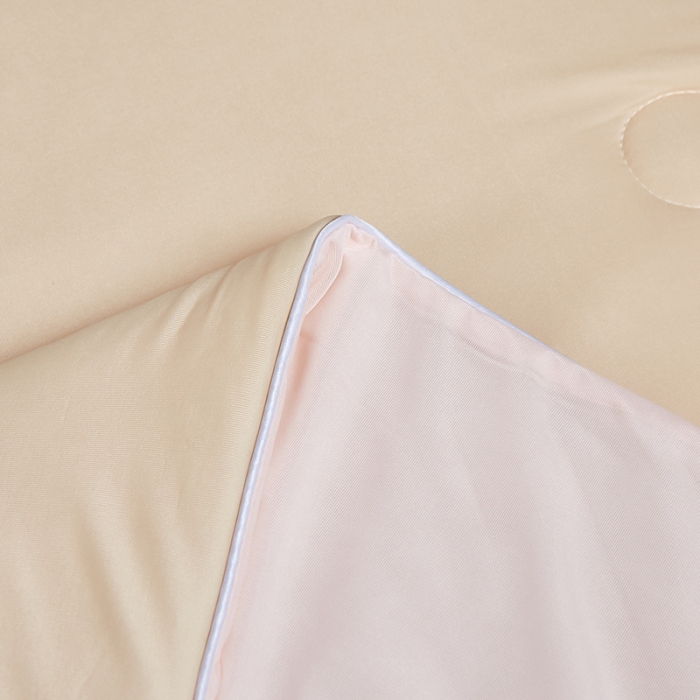 91家纺网 家纺一手货源 找家纺 安哆啦 2022新款A类冰淇淋凉感丝夏被 米黄+桃粉色