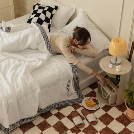 91家纺网 家纺一手货源 找家纺 （总）U被2022春夏新品日式大豆夏凉被【模特图】千鸟格-白