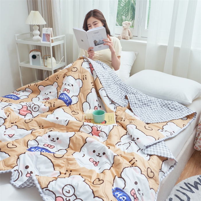 91家纺网 家纺一手货源 找家纺 畅销被业 2024新款海藻棉夏被 软萌小熊