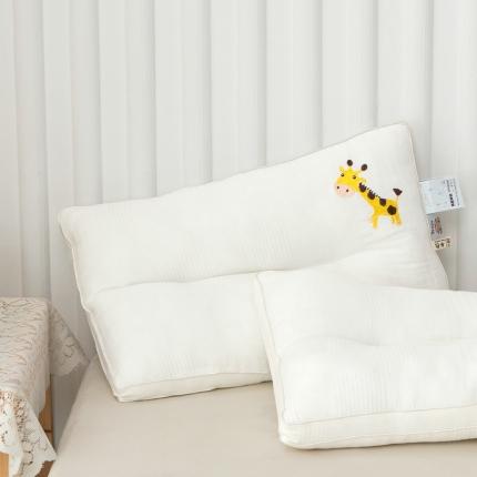 91家纺网 家纺一手货源 找家纺 头等舱 2022原棉朴染A类儿童大豆抗菌防螨枕芯小鹿（白）