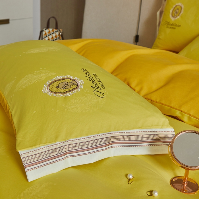 91家纺网 家纺一手货源 找家纺 凡客 2022新款有氧棉提加绣米诺斯四件套 米诺斯-黄