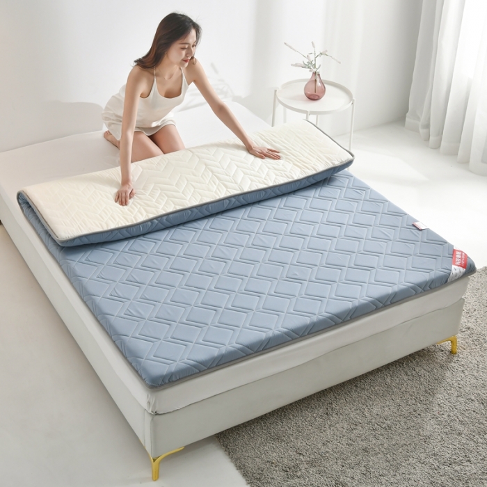 91家纺网 家纺一手货源 找家纺 鑫钰 2023新款全棉加厚抗菌大豆纤维床垫 艾诺-蓝