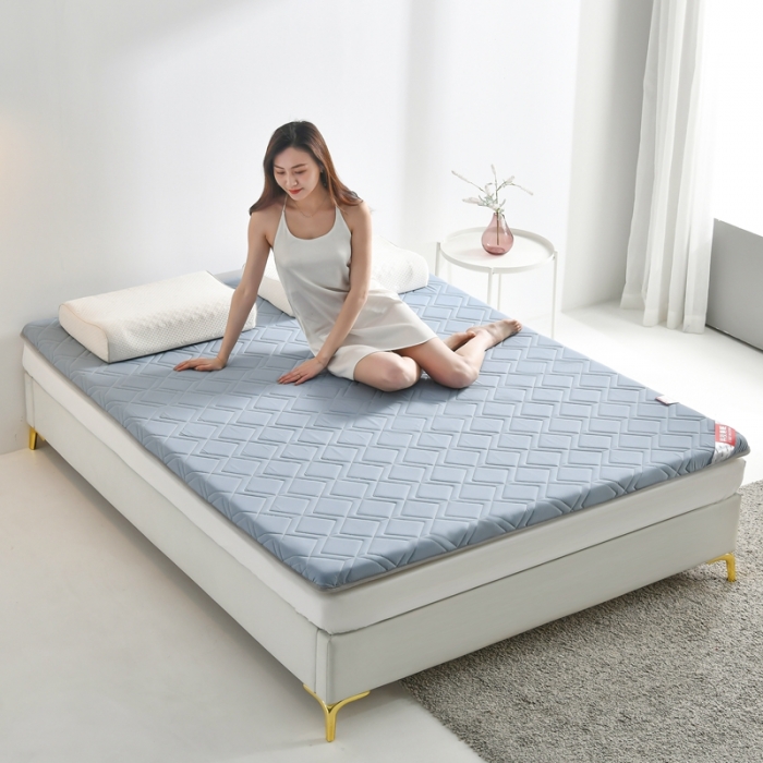 91家纺网 家纺一手货源 找家纺 鑫钰 2023新款全棉加厚抗菌大豆纤维床垫 艾诺-蓝
