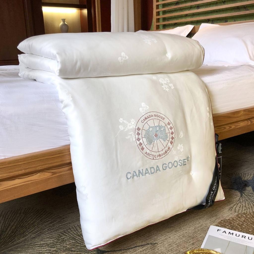 91家纺网 家纺一手货源 找家纺 大鹅被夏凉被春秋冬被子微商爆款全棉莫代尔提花被芯 经典白