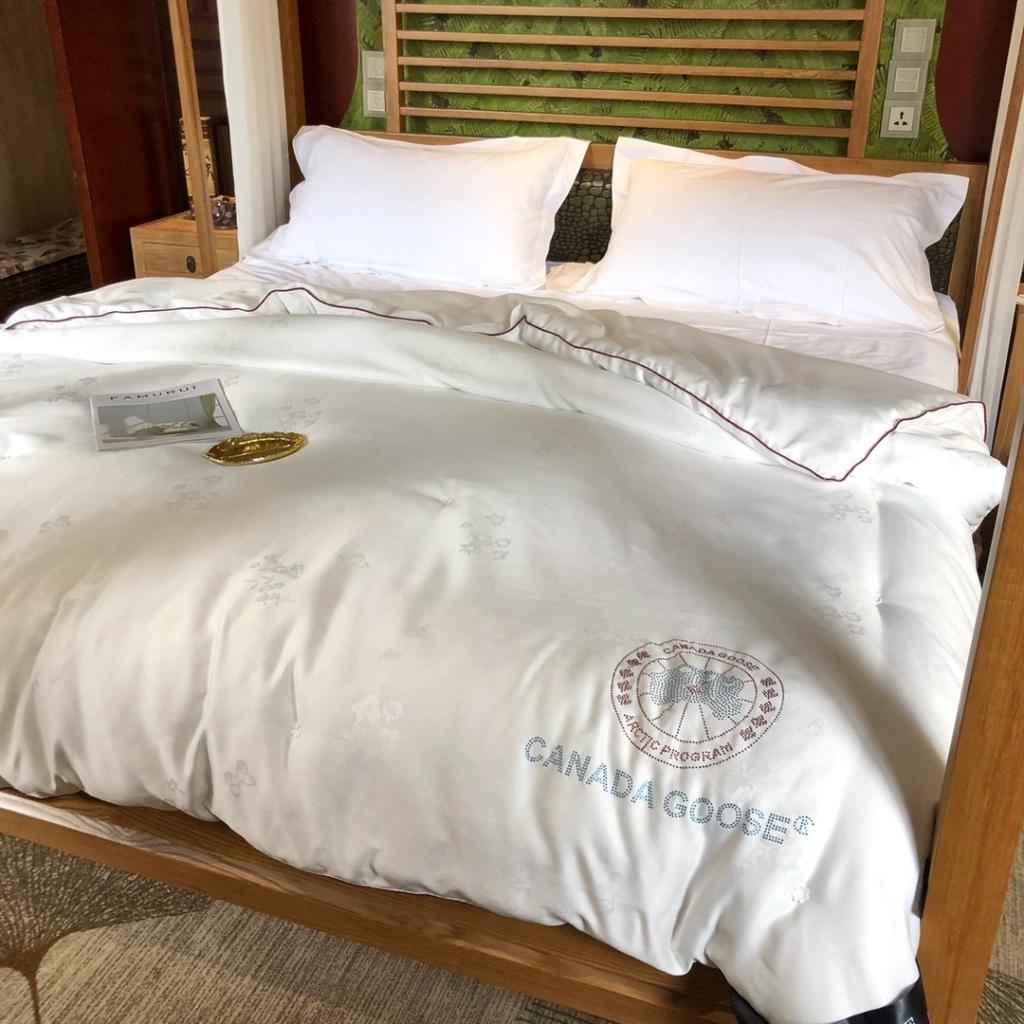 91家纺网 家纺一手货源 找家纺 大鹅被夏凉被春秋冬被子微商爆款全棉莫代尔提花被芯 经典白