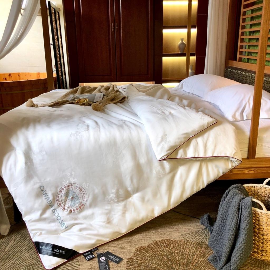 91家纺网 家纺一手货源 找家纺 大鹅被夏凉被春秋冬被子微商爆款全棉莫代尔提花被芯 经典白