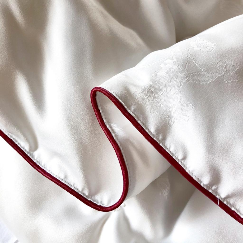 91家纺网 家纺一手货源 找家纺 大鹅被夏凉被春秋冬被子微商爆款全棉莫代尔提花被芯 经典白