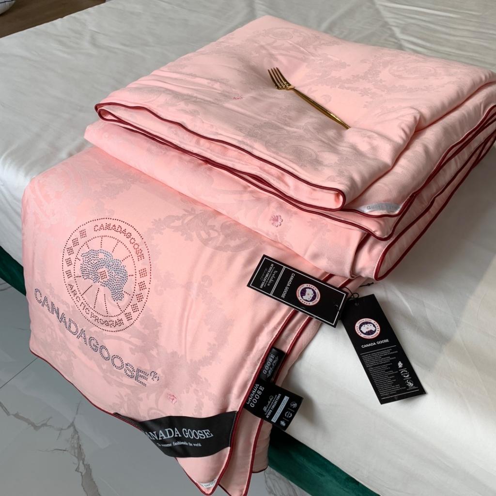 91家纺网 家纺一手货源 找家纺 大鹅被夏凉被春秋冬被子微商爆款全棉莫代尔提花被芯 经典粉玉