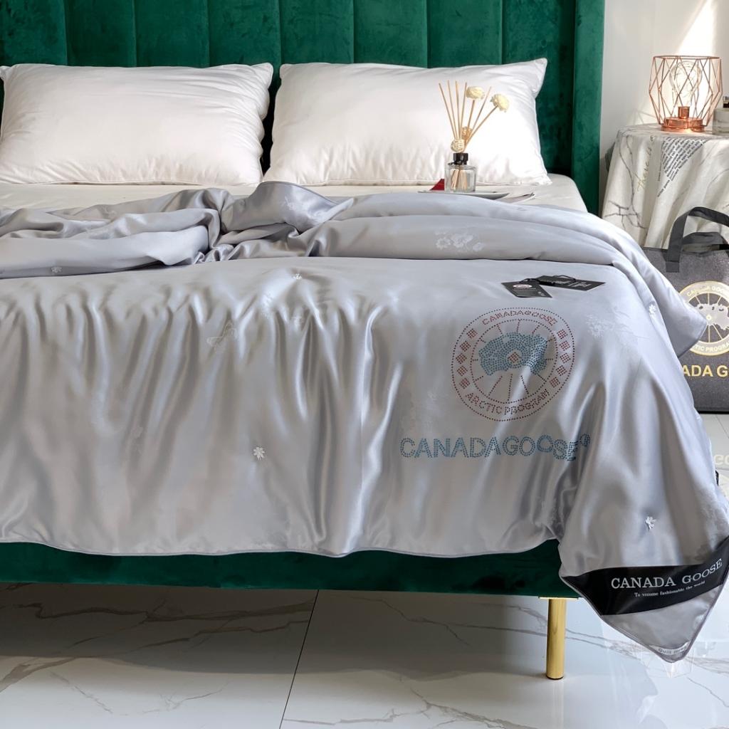 91家纺网 家纺一手货源 找家纺 大鹅被夏凉被春秋冬被子微商爆款全棉莫代尔提花被芯 经典灰