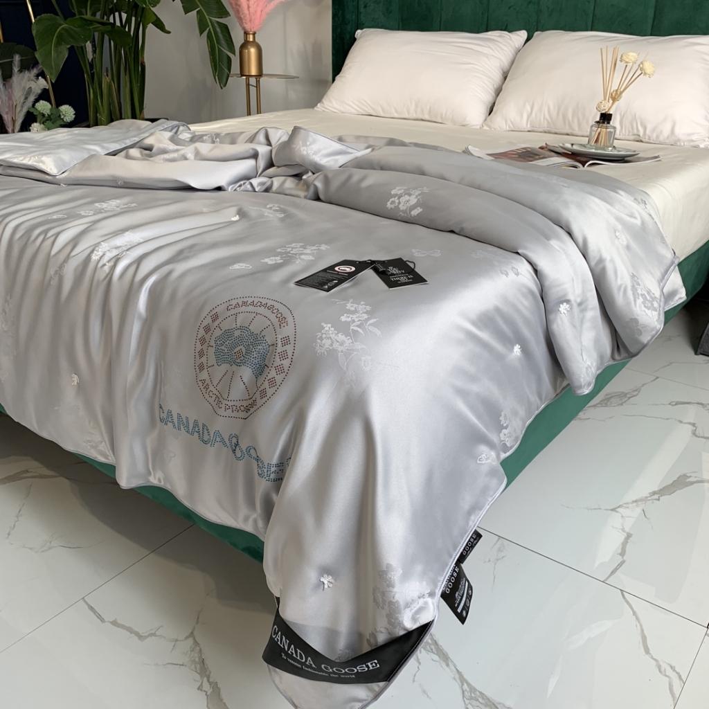 91家纺网 家纺一手货源 找家纺 大鹅被夏凉被春秋冬被子微商爆款全棉莫代尔提花被芯 经典灰