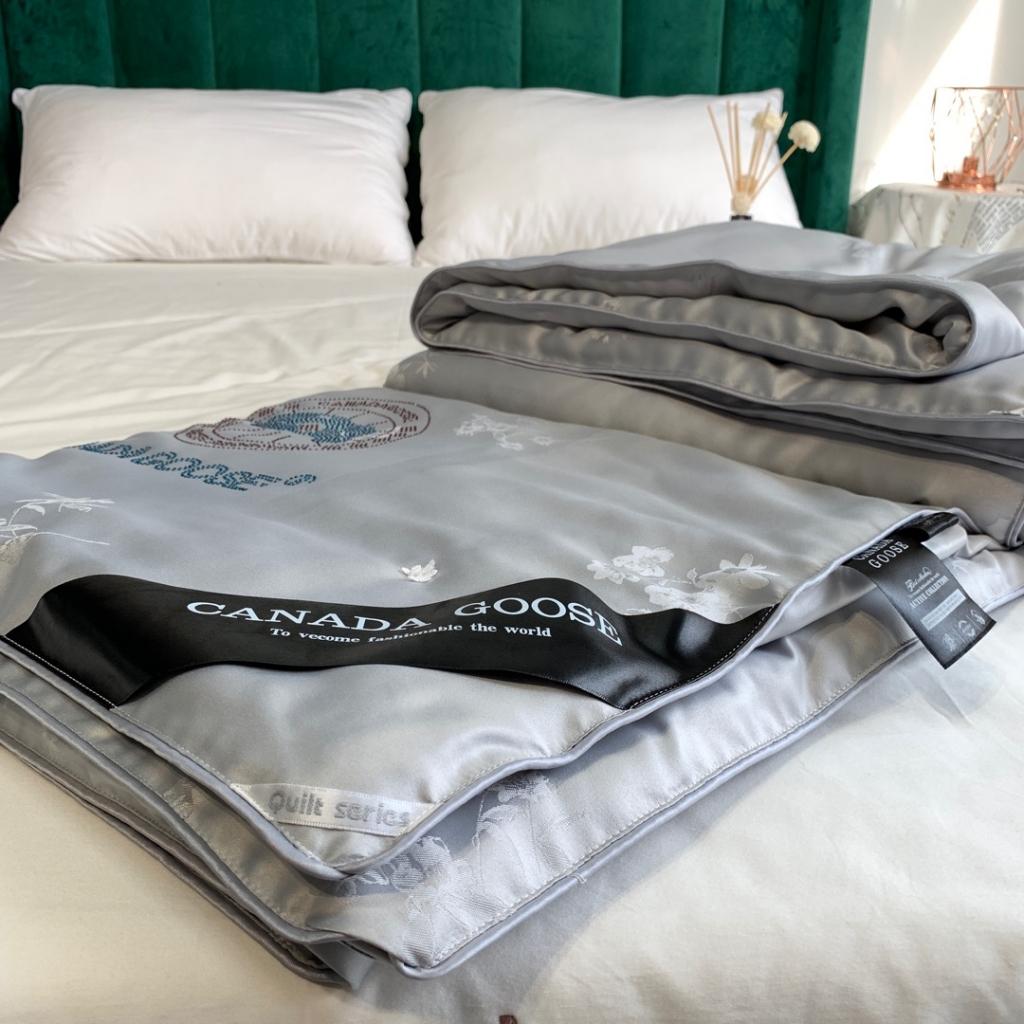 91家纺网 家纺一手货源 找家纺 大鹅被夏凉被春秋冬被子微商爆款全棉莫代尔提花被芯 经典灰