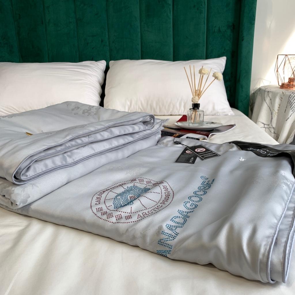 91家纺网 家纺一手货源 找家纺 大鹅被夏凉被春秋冬被子微商爆款全棉莫代尔提花被芯 经典灰