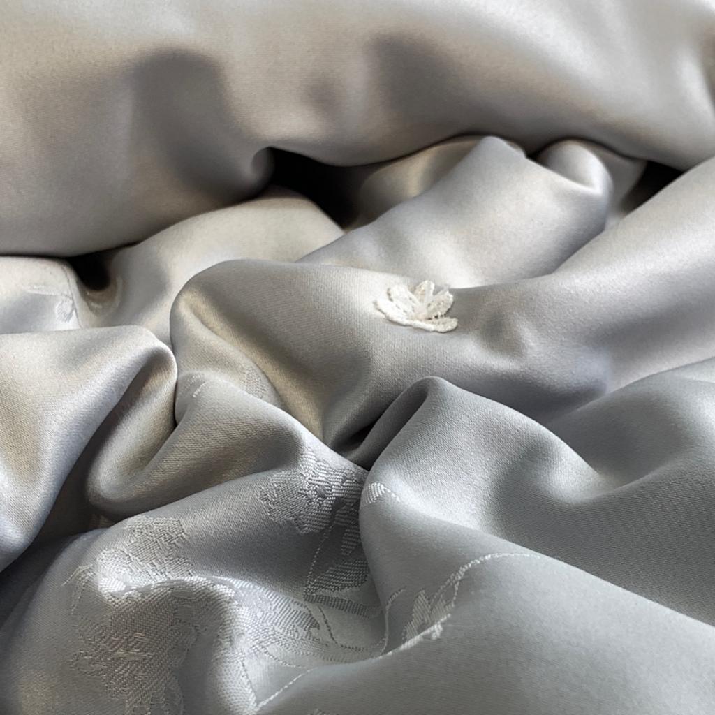 91家纺网 家纺一手货源 找家纺 大鹅被夏凉被春秋冬被子微商爆款全棉莫代尔提花被芯 经典灰