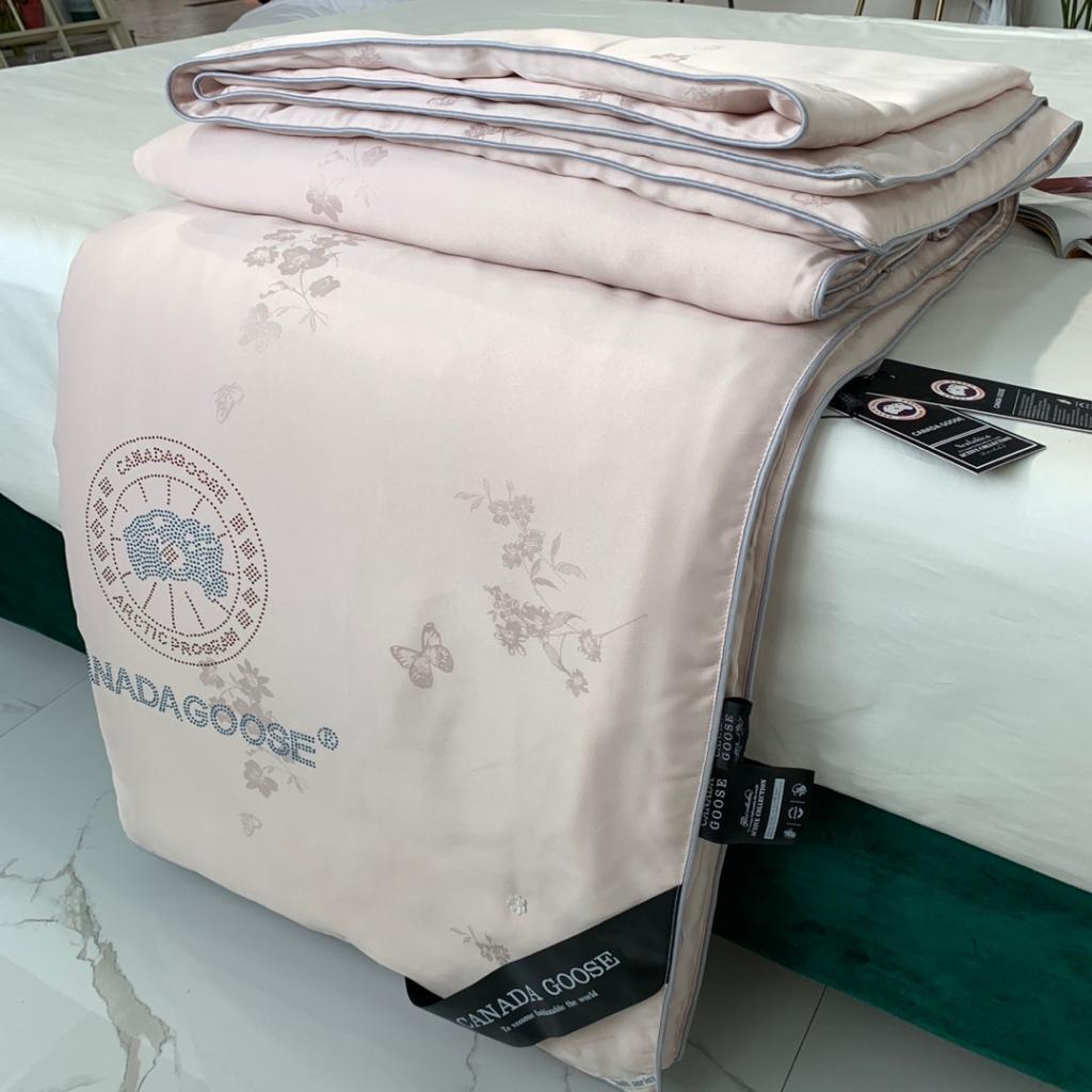 91家纺网 家纺一手货源 找家纺 大鹅被夏凉被春秋冬被子微商爆款全棉莫代尔提花被芯 经典卡其