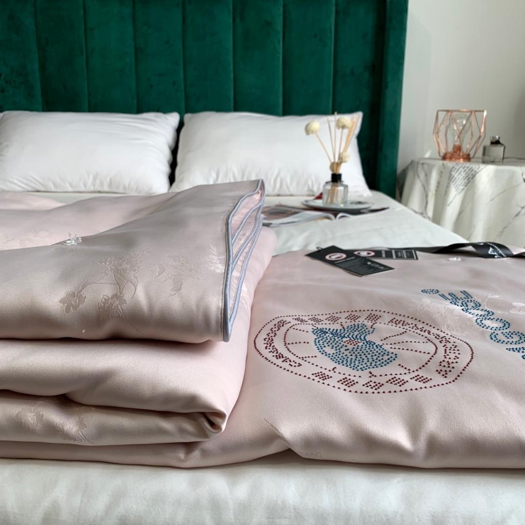 91家纺网 家纺一手货源 找家纺 大鹅被夏凉被春秋冬被子微商爆款全棉莫代尔提花被芯 经典卡其