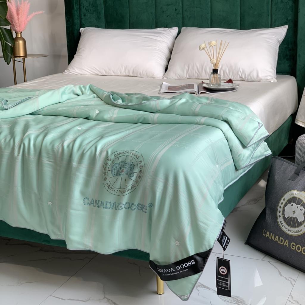 91家纺网 家纺一手货源 找家纺 大鹅被夏凉被春秋冬被子微商爆款全棉莫代尔提花被芯 条格绿