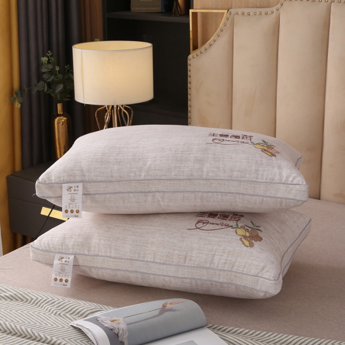 91家纺网 家纺一手货源 找家纺 锦绣万家 2022新款暖绒生姜刺绣立体枕头保健护颈枕芯 米黄