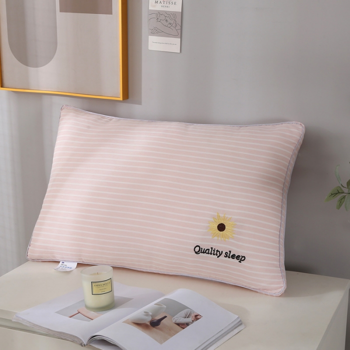 91家纺网 家纺一手货源 找家纺 锦绣万家 2022新款轻奢刺绣立体枕头保健护颈枕芯 粉色