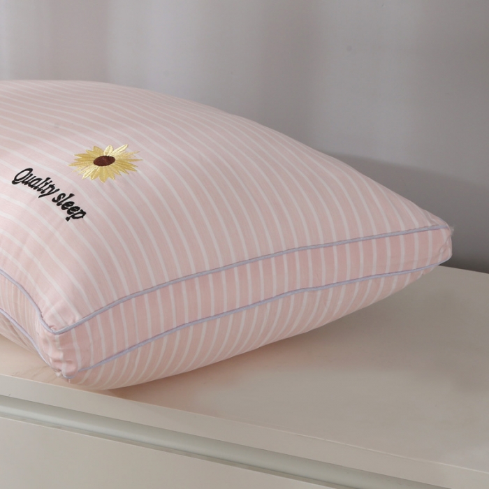 91家纺网 家纺一手货源 找家纺 锦绣万家 2022新款轻奢刺绣立体枕头保健护颈枕芯 粉色