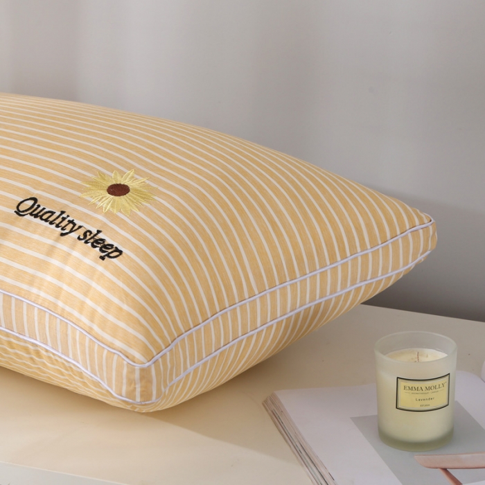 91家纺网 家纺一手货源 找家纺 锦绣万家 2022新款轻奢刺绣立体枕头保健护颈枕芯 黄色