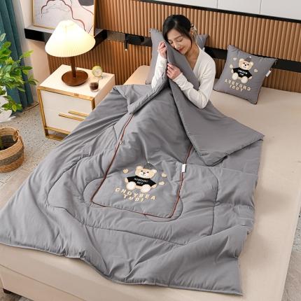 91家纺网 家纺一手货源 找家纺 2022帽子熊毛巾绣四季款抱枕被 帽子熊-灰