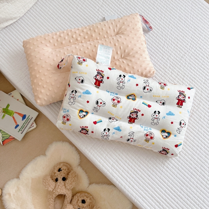 91家纺网 家纺一手货源 找家纺 星期八 2022新款全棉豆豆枕30*50cm 史努比白