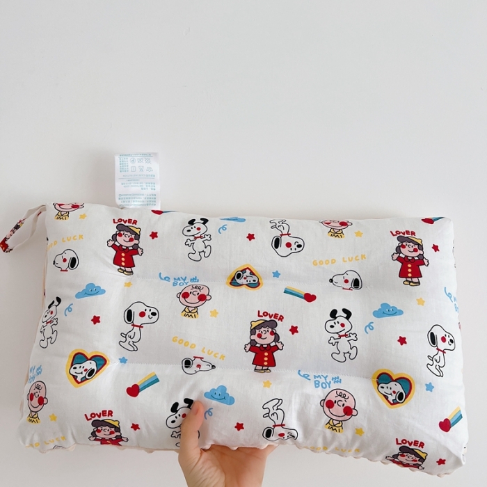 91家纺网 家纺一手货源 找家纺 星期八 2022新款全棉豆豆枕30*50cm 史努比白