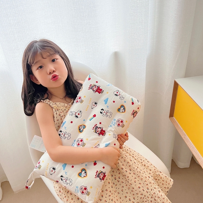 91家纺网 家纺一手货源 找家纺 星期八 2022新款全棉豆豆枕30*50cm 史努比白