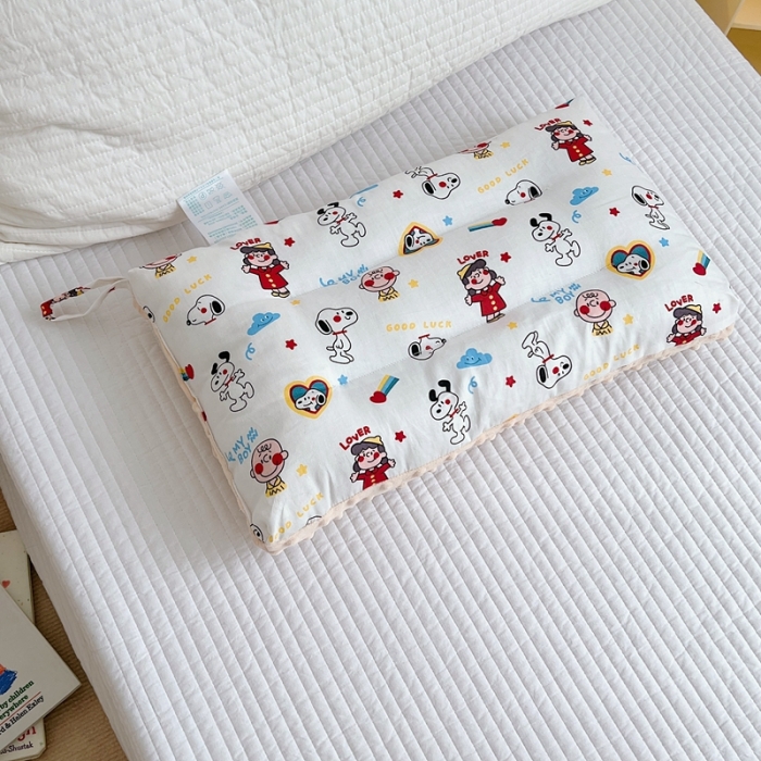 91家纺网 家纺一手货源 找家纺 星期八 2022新款全棉豆豆枕30*50cm 史努比白