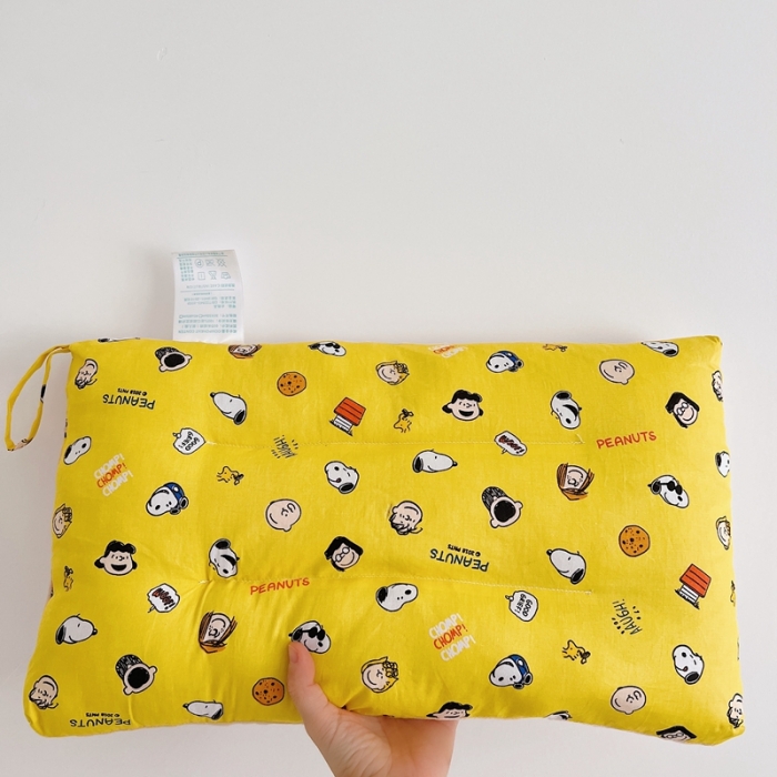 91家纺网 家纺一手货源 找家纺 星期八 2022新款全棉豆豆枕30*50cm 史努比黄