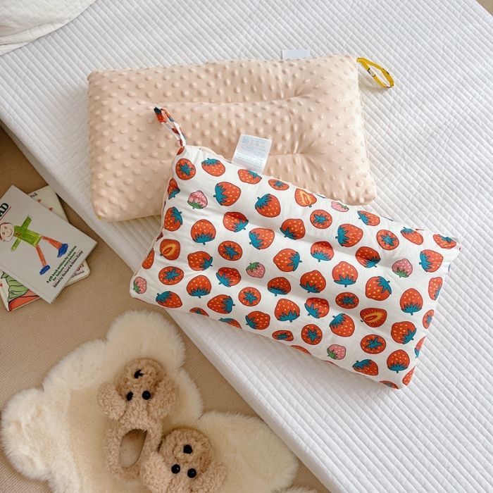 91家纺网 家纺一手货源 找家纺 星期八 2022新款全棉豆豆枕30*50cm 小草莓