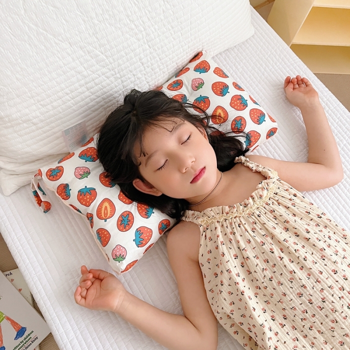 91家纺网 家纺一手货源 找家纺 星期八 2022新款全棉豆豆枕30*50cm 小草莓