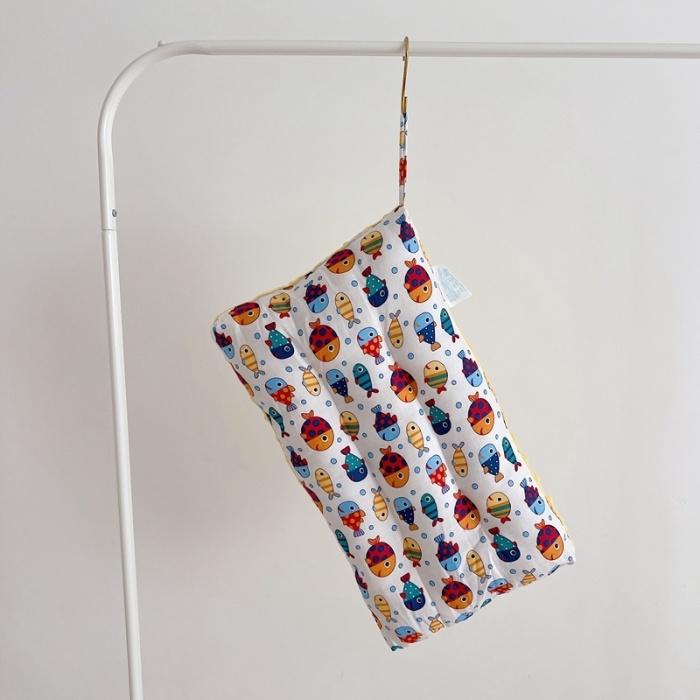 91家纺网 家纺一手货源 找家纺 星期八 2022新款全棉豆豆枕30*50cm 小鱼