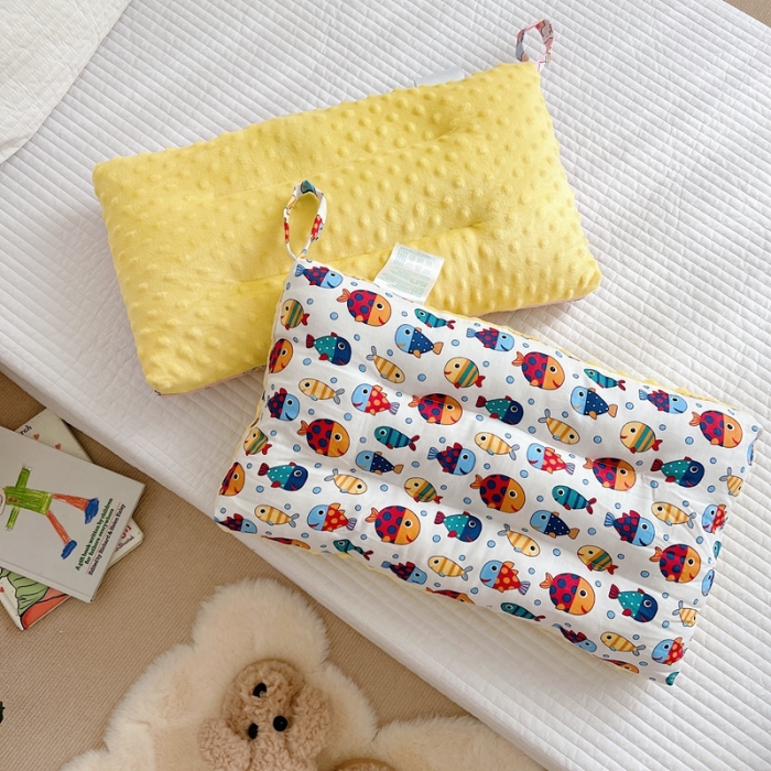 91家纺网 家纺一手货源 找家纺 星期八 2022新款全棉豆豆枕30*50cm 小鱼