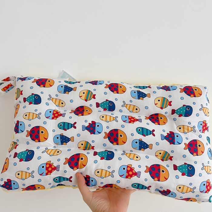 91家纺网 家纺一手货源 找家纺 星期八 2022新款全棉豆豆枕30*50cm 小鱼