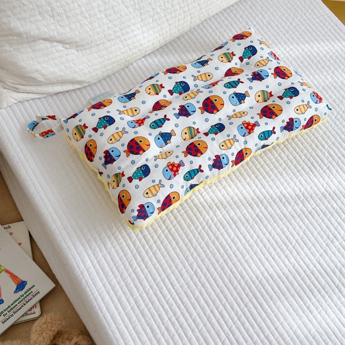 91家纺网 家纺一手货源 找家纺 星期八 2022新款全棉豆豆枕30*50cm 小鱼