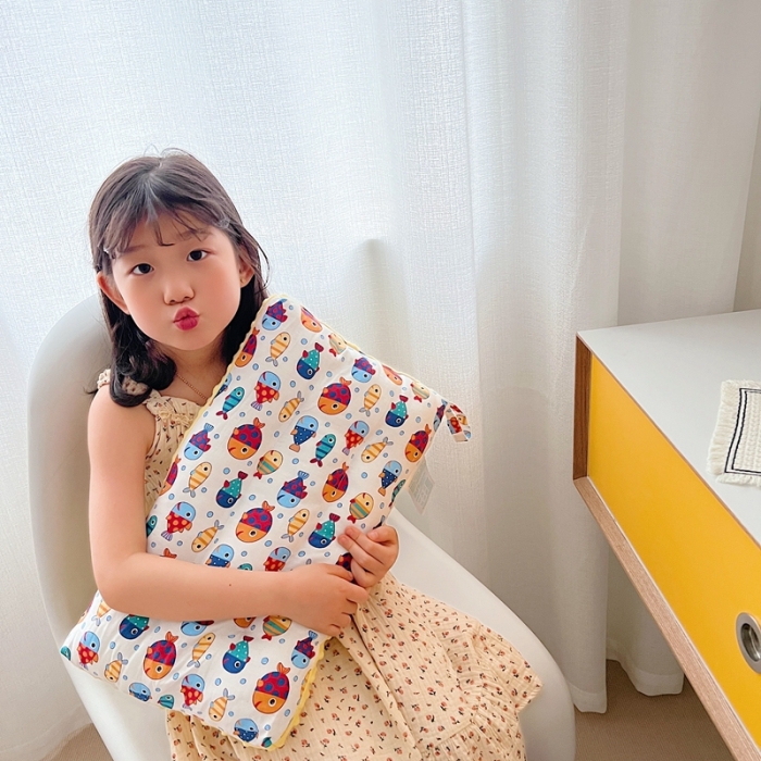 91家纺网 家纺一手货源 找家纺 星期八 2022新款全棉豆豆枕30*50cm 小鱼